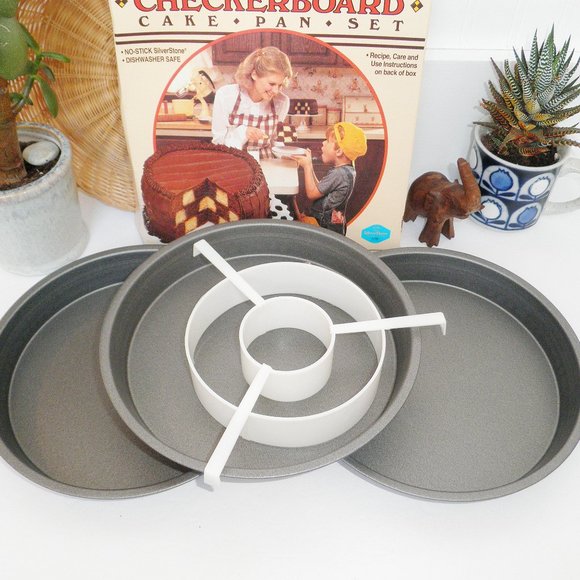 Vintage 1970's Chicago Metallic Checkerboard Cake Pan Set in Box Silverstone 70s - Picture 5 of 7